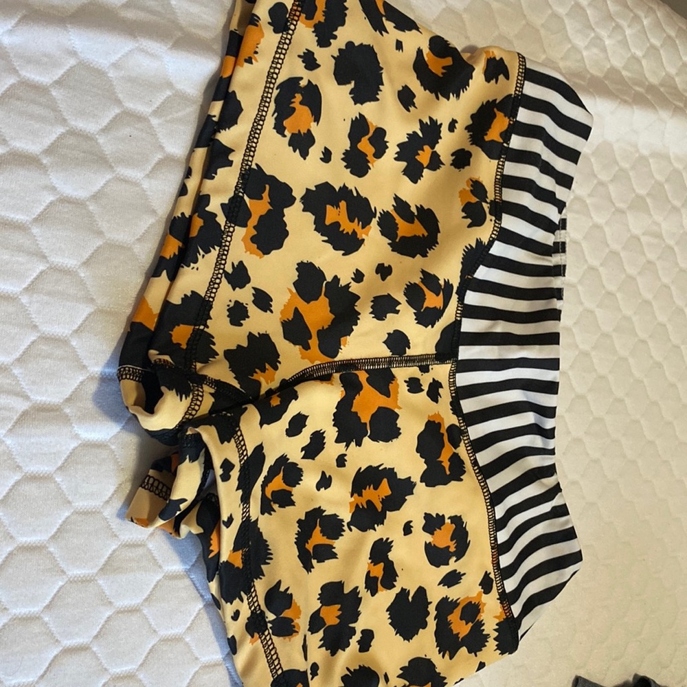 Excellent condition barbell cartel shorts